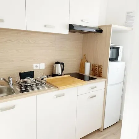 Climatise Avec Terrasse, Piscine Et Parking A - 4 Pers - Fr-1-716-54 Apartment